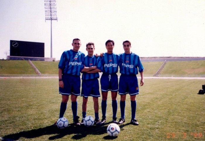 Huỳnh Đức bên cạnh các danh thủ bóng đá thế giới